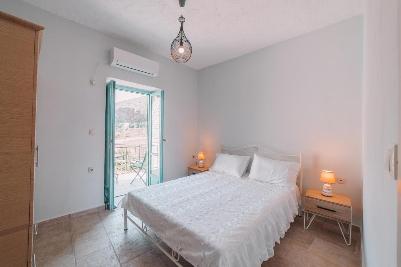 George Seafront Suites Неон-Оитилон Экстерьер фото